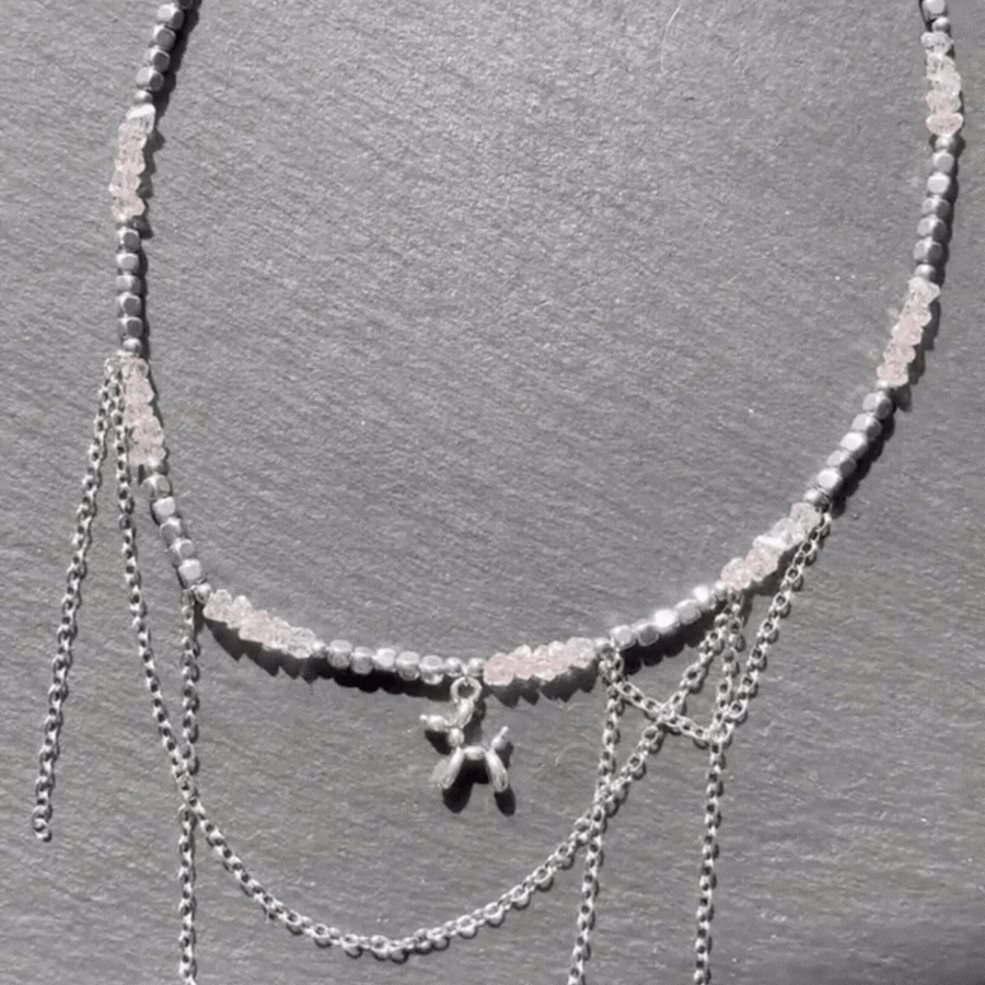 SIELI Náhrdelník z kubického hematitu s růžovým sklem a hravými přívěsky