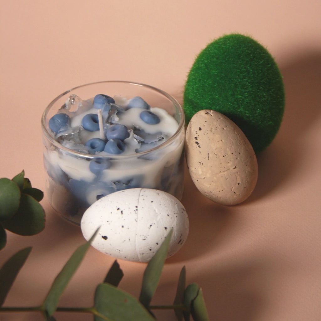 BYLOCAL Borůvkový jogurt – dekorativní svíčka ve skle