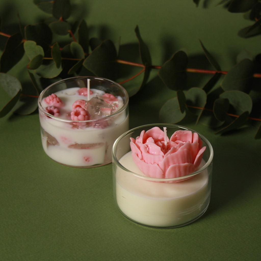 BYLOCAL Jarní květina – dekorativní svíčka ve skle