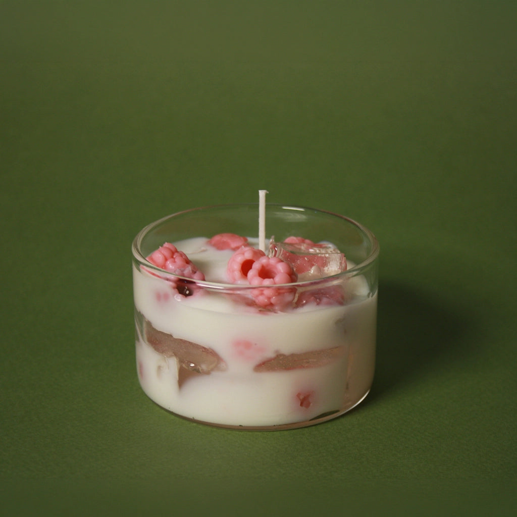 BYLOCAL Malinový jogurt – dekorativní svíčka ve skle