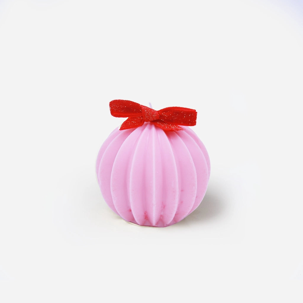 BYLOCAL Růžová koule - dekorativní sojová svíčka v dárkovém balení