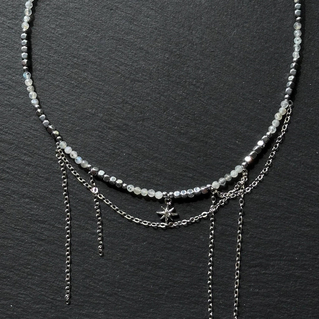 SIELI Asymetrický náhrdelník s labradoritem, kubickým hematitem a hvězdou
